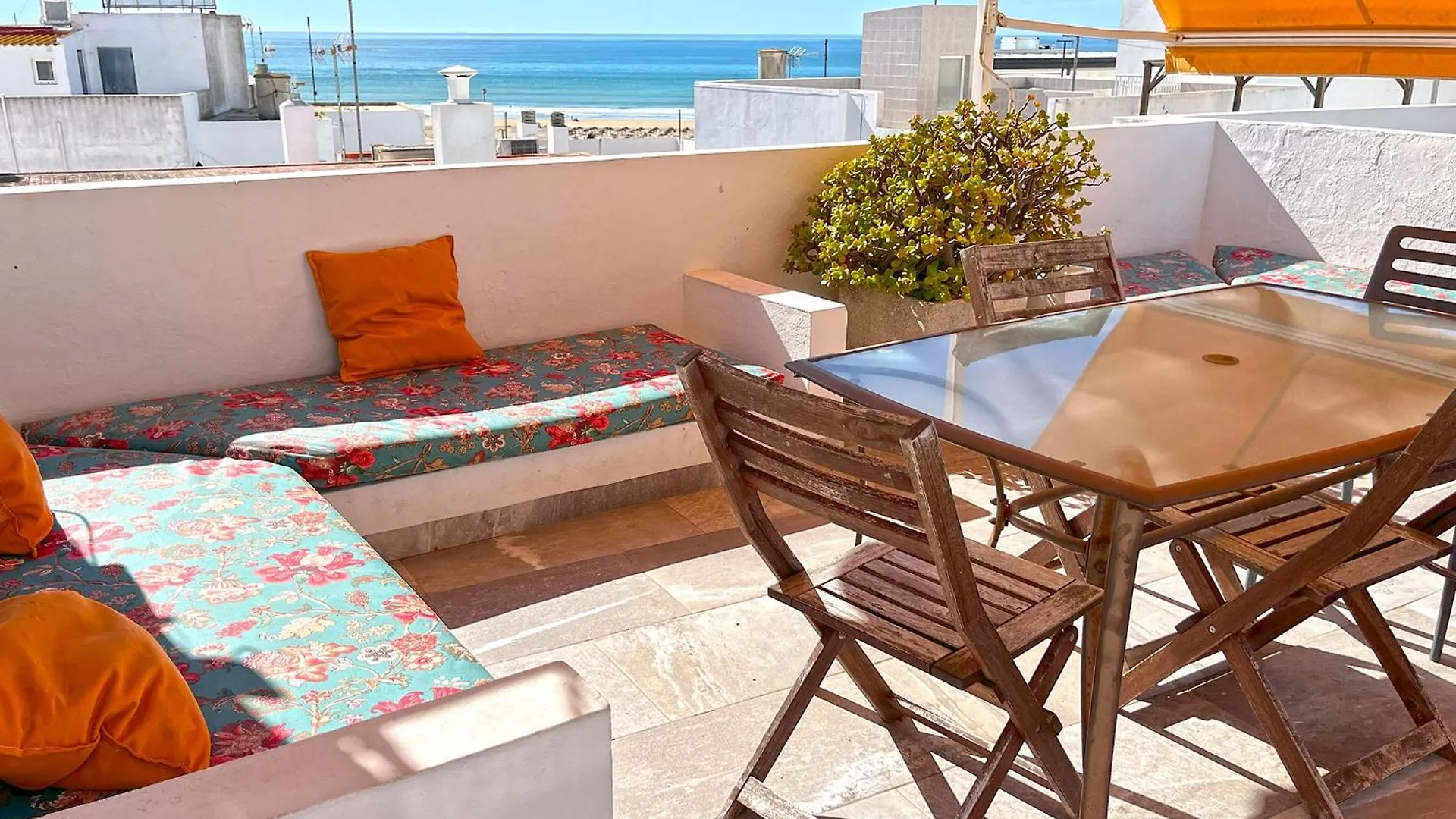 Baluarte Conil Town House With Roof Terrace And Sea View In Barrio De Los Pescadores Conil De La Frontera